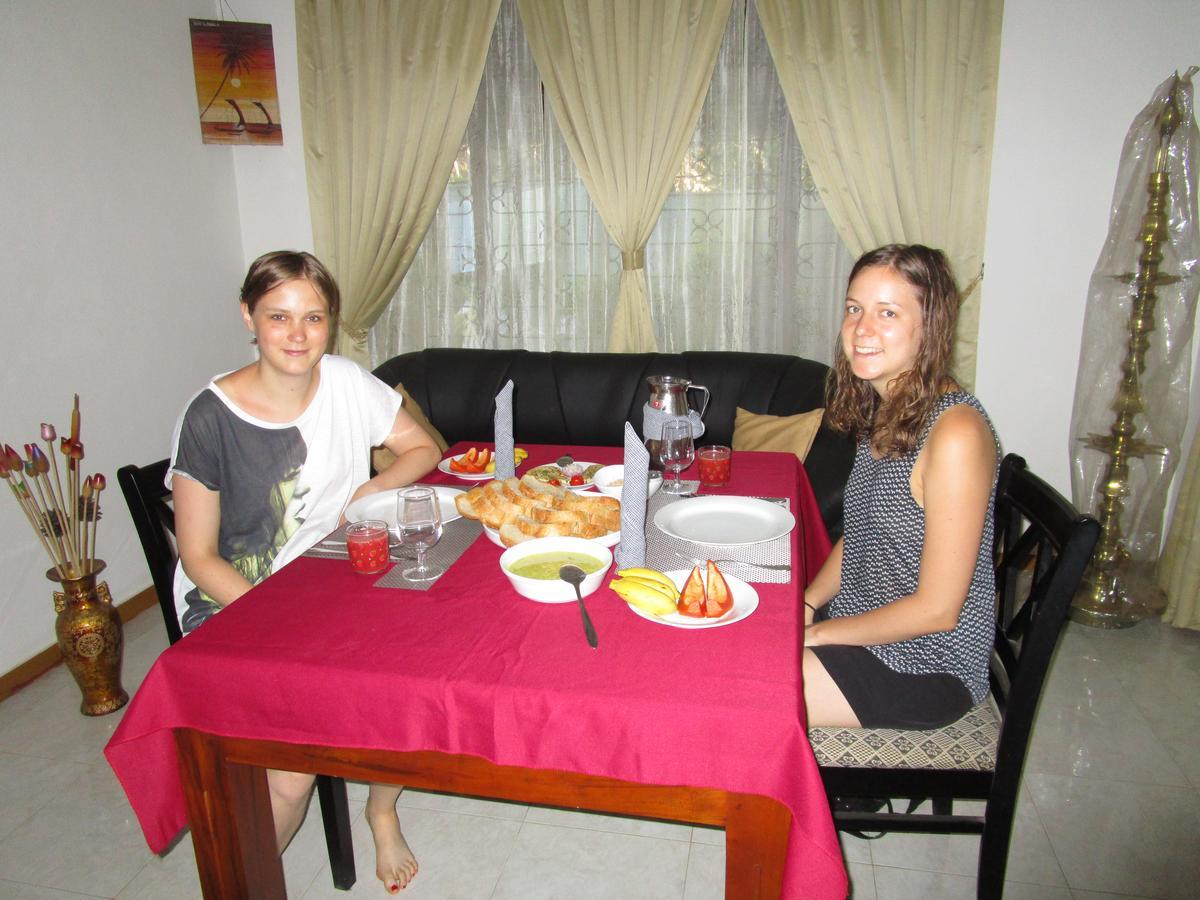 Vishmee Holiday Inn Embilipitiya Buitenkant foto