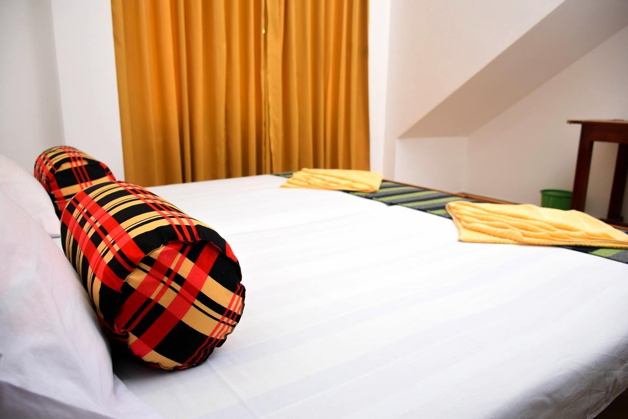 Vishmee Holiday Inn Embilipitiya Buitenkant foto