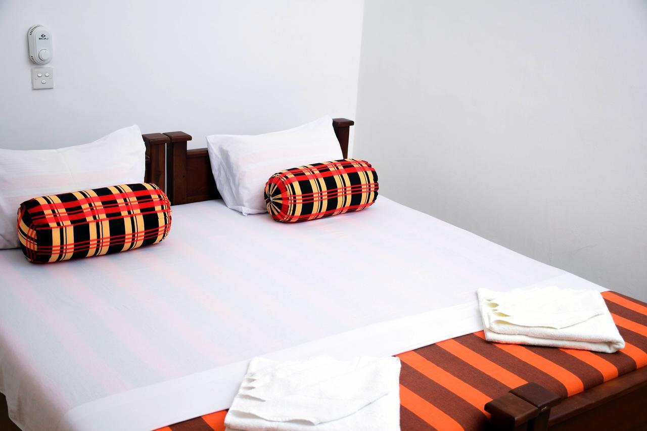 Vishmee Holiday Inn Embilipitiya Buitenkant foto