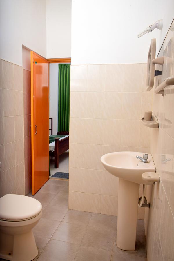 Vishmee Holiday Inn Embilipitiya Buitenkant foto