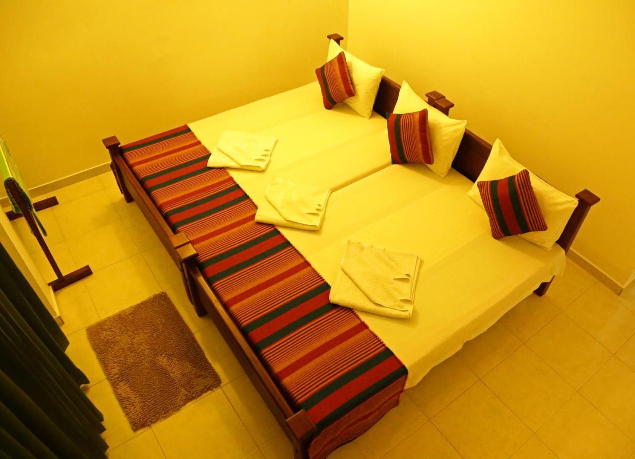 Vishmee Holiday Inn Embilipitiya Buitenkant foto