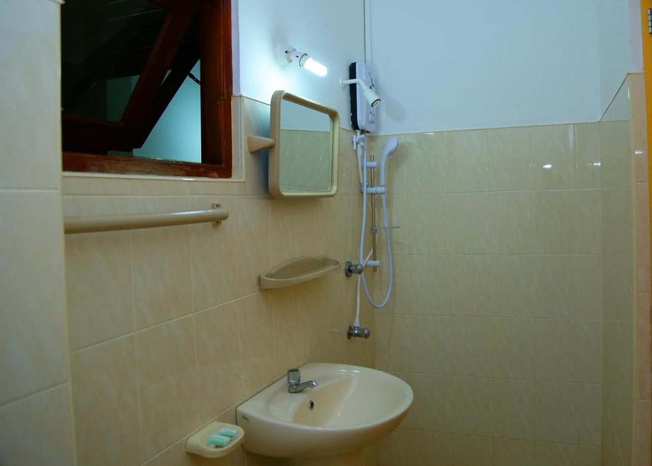 Vishmee Holiday Inn Embilipitiya Buitenkant foto