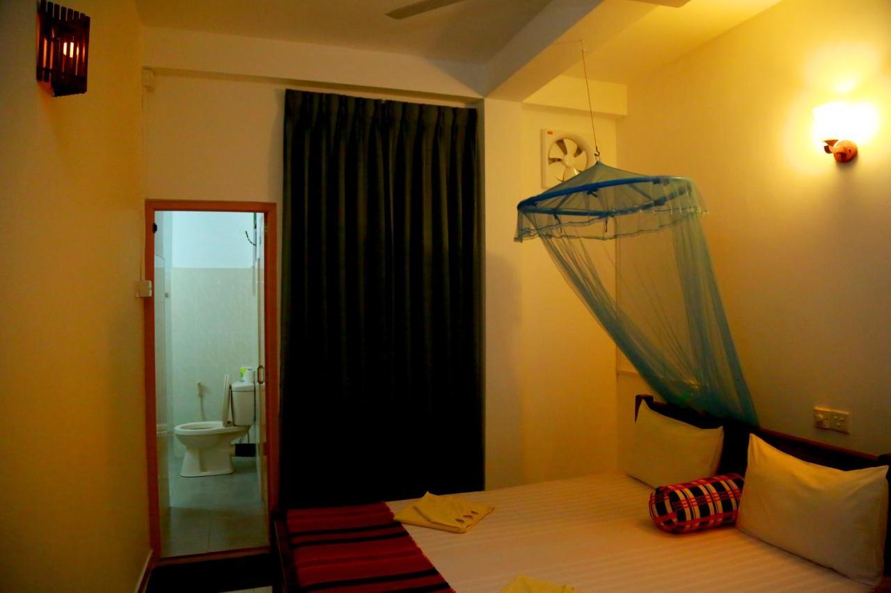 Vishmee Holiday Inn Embilipitiya Buitenkant foto