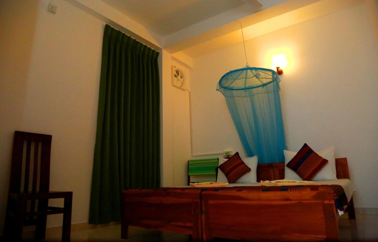 Vishmee Holiday Inn Embilipitiya Buitenkant foto