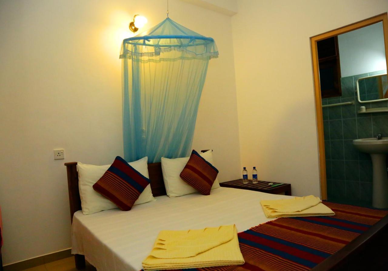 Vishmee Holiday Inn Embilipitiya Buitenkant foto