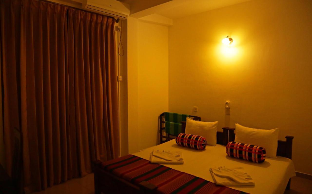 Vishmee Holiday Inn Embilipitiya Buitenkant foto